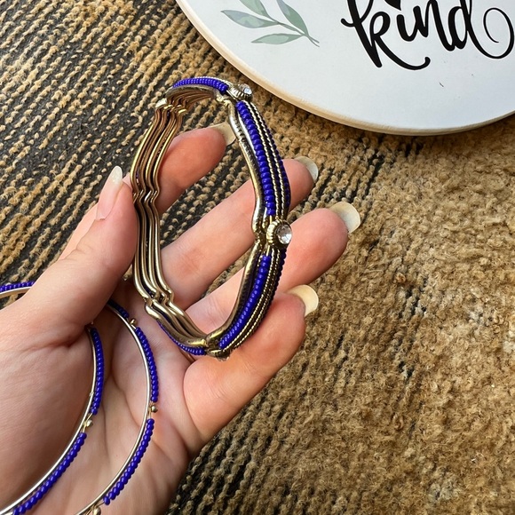 Beautiful set of 3 gold tone bracelets with blue beads - Picture 7 of 15